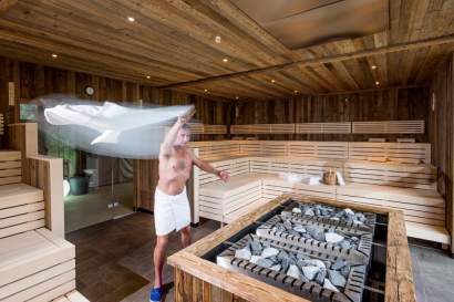 Therme_Zillertal_Fuegen_Sauna_Aufguss_Christoph_erste_ferienregion_zillertal.jpg