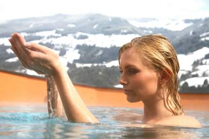 Saunabereich-Erlebnistherme-Zillertal-cWoergetter_friends_erste_ferienregion_zillertal.jpg